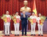 Top leader presents appointment decisions to four procurators of Supreme People